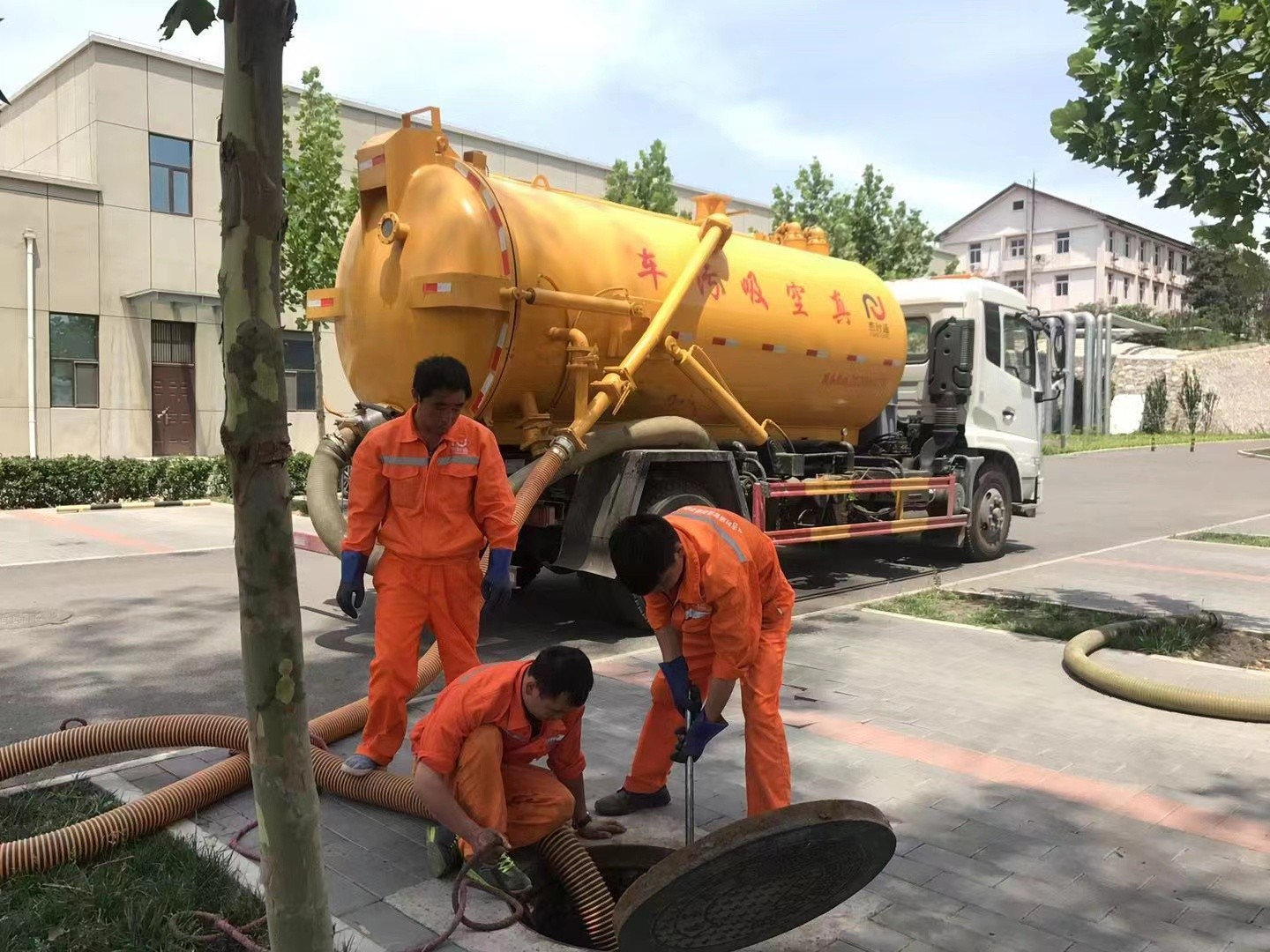 渝北化粪池清理与5-8吨吸粪车施工效率分析